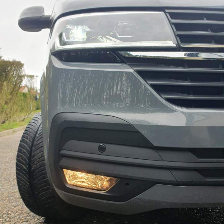 Suppression efficace des micro-rayures et défauts de peinture.